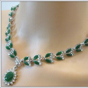EMERALD PEAR CUT GEMSTONE LADIES VINTAGE NECKLACE